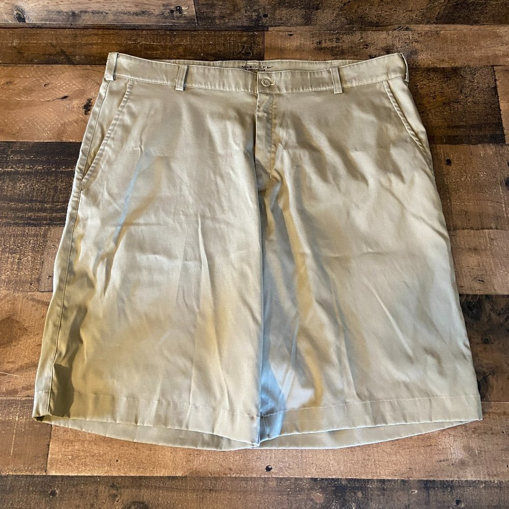 Nike Golf Tour Performance Men's Khaki Tan Chino Golf Shorts Size 38